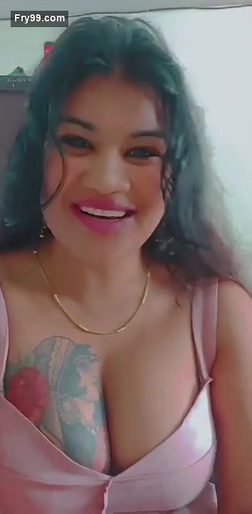 Big Boob B-Grade Actress Soniya Maheshwari Huge Cleavage Show