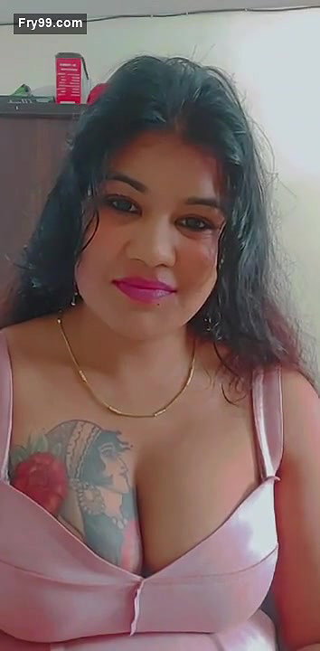 Big Boob B-Grade Actress Soniya Maheshwari Huge Cleavage Show