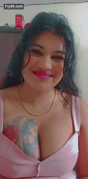 Big Boob B-Grade Actress Soniya Maheshwari Huge Cleavage Show