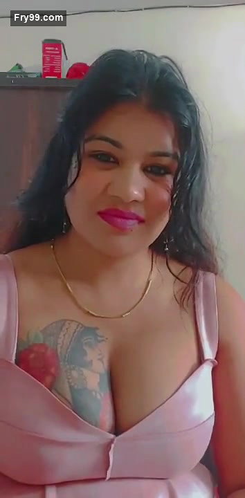 Big Boob B-Grade Actress Soniya Maheshwari Huge Cleavage Show