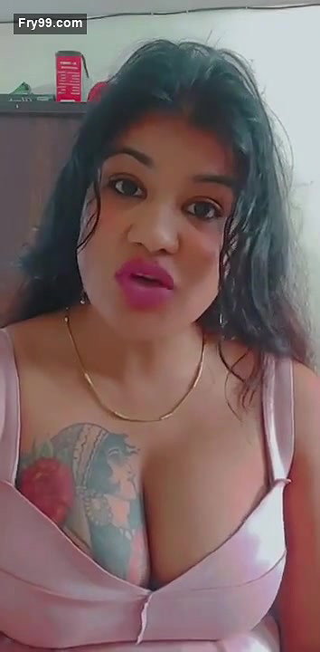 Big Boob B-Grade Actress Soniya Maheshwari Huge Cleavage Show