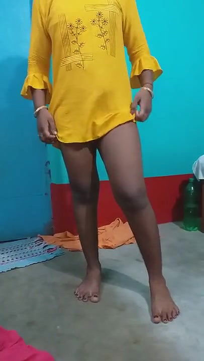 Pampa in a yellow dress.