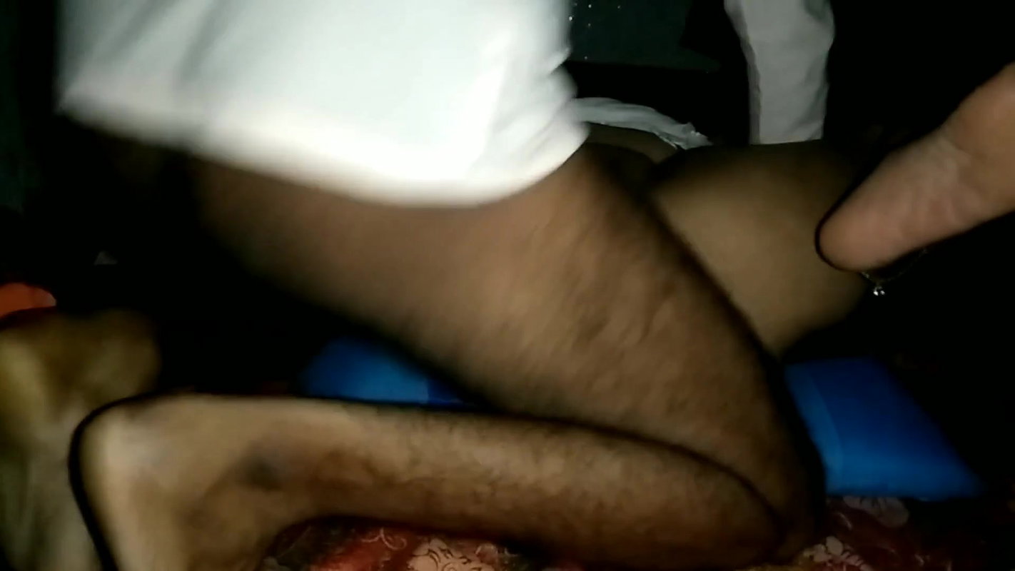 Raat ko wife ko lund chusa kar chudai ki.