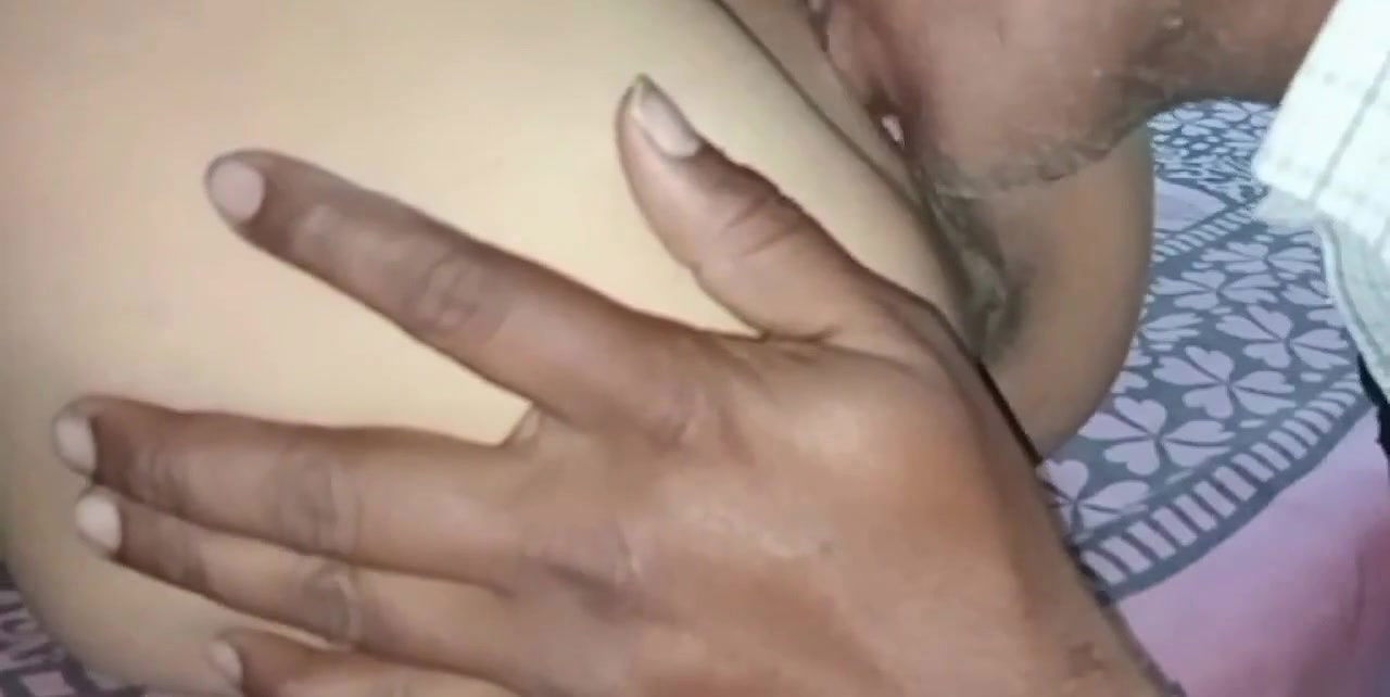 Sex relation with boyfriend behind husband, Indian Reshma bhabhi Sex Video enjoy with boyfriend.