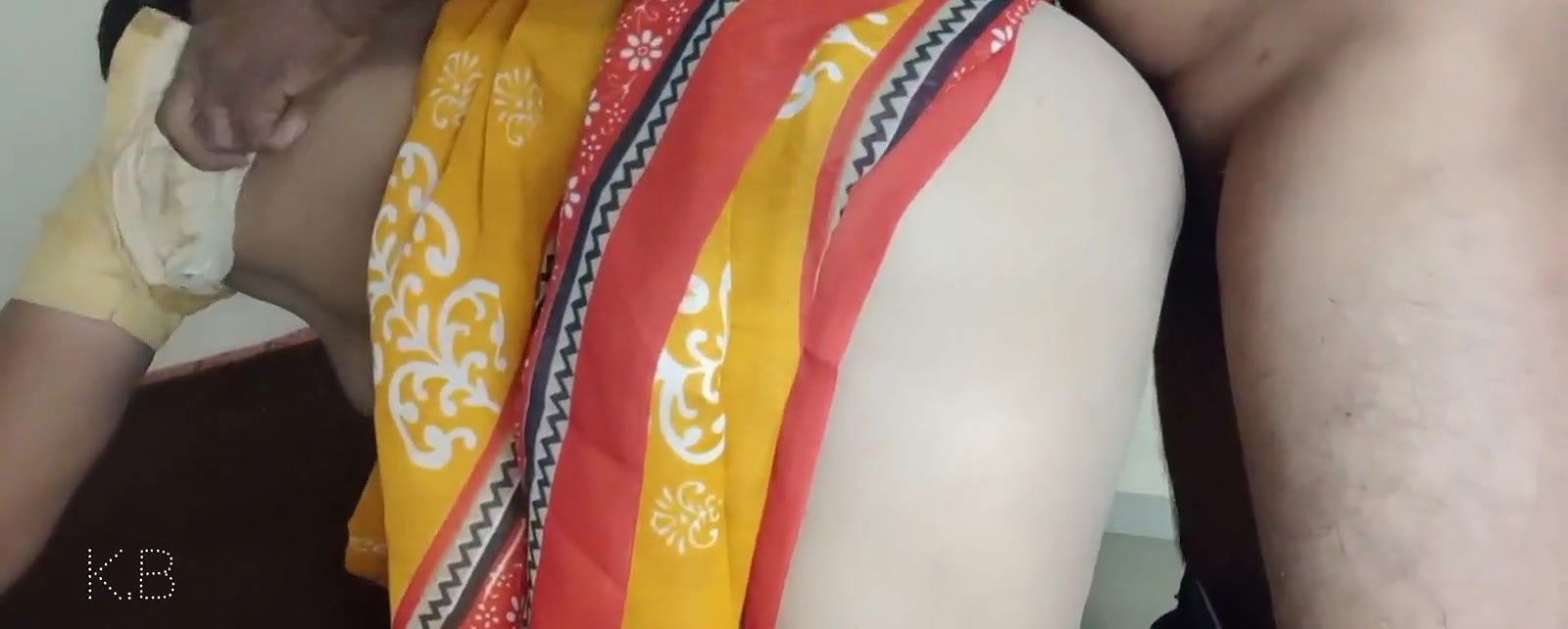 Shaddi me aai Aanty ko ghodi bana kar choda hindi language me bhabhi ko pichhe se doggy position me choda hindi audio mo.