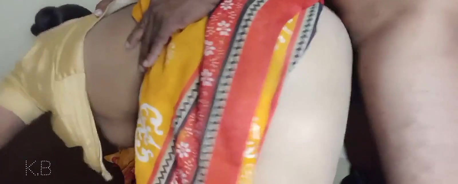 Shaddi me aai Aanty ko ghodi bana kar choda hindi language me bhabhi ko pichhe se doggy position me choda hindi audio mo.