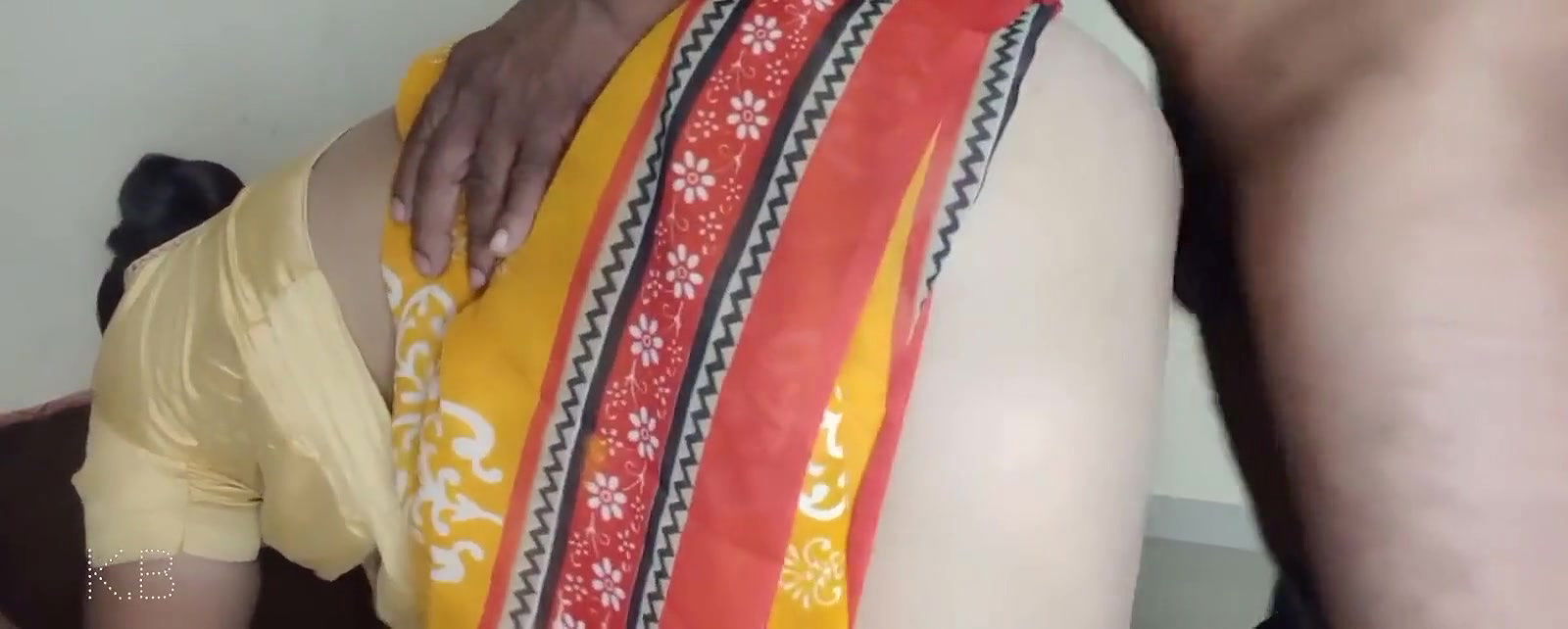 Shaddi me aai Aanty ko ghodi bana kar choda hindi language me bhabhi ko pichhe se doggy position me choda hindi audio mo.