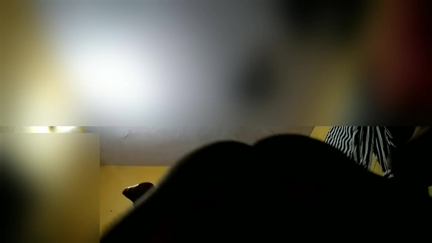 Stepsister ne raat ko ghar bula kr boyfriend se chudwaya.