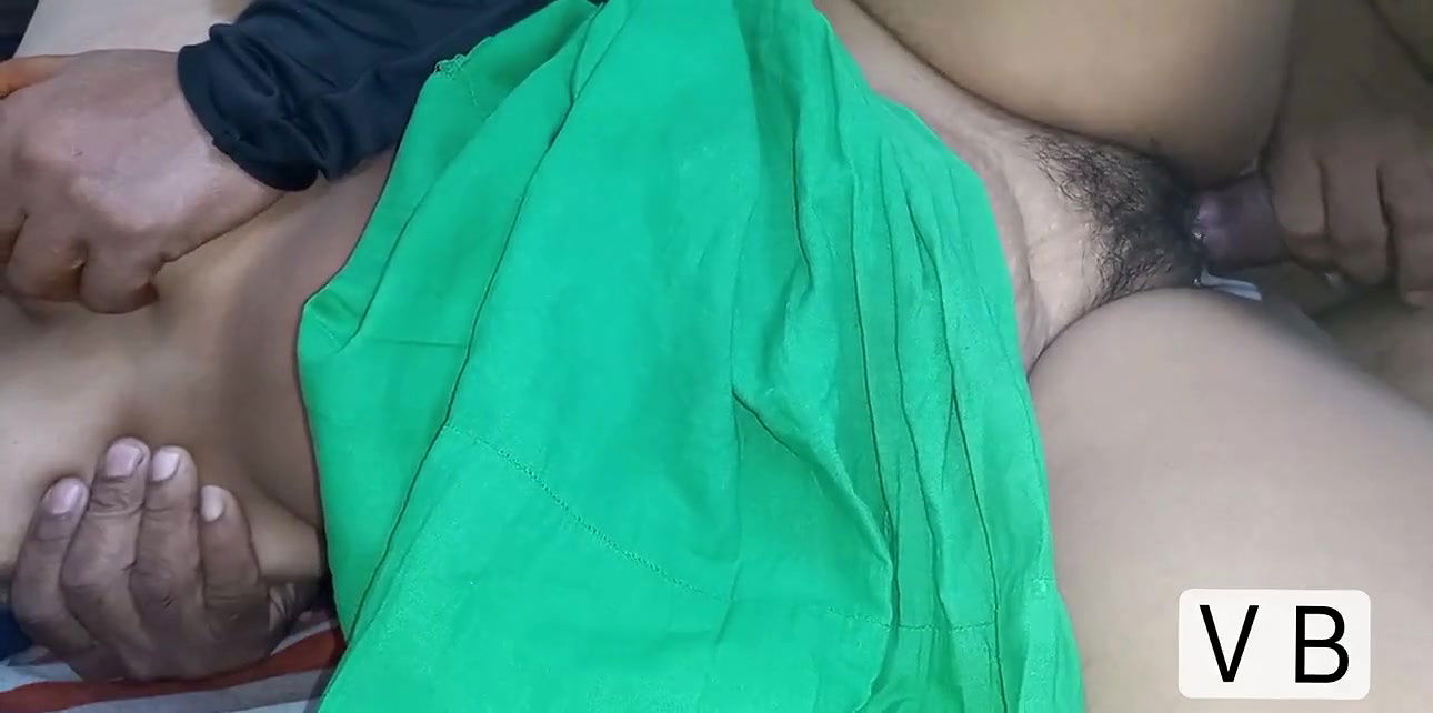 Vandana sex video mai so rahi ti tmeine bhi mere devarji ke sat chu t marvani thi devar Vishal land dekhar pura dala.