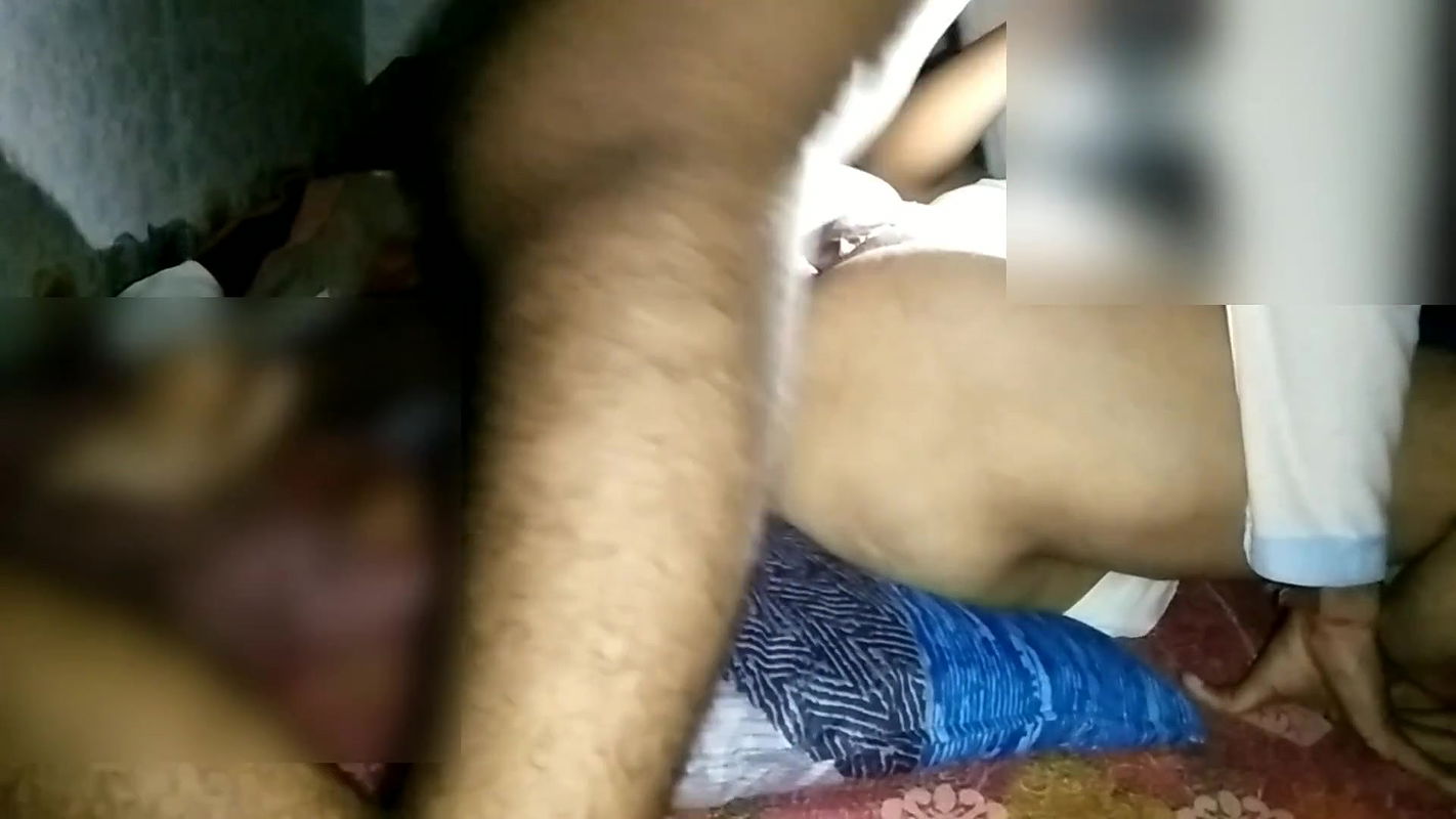 Wife ki taang utha kr gand maari.