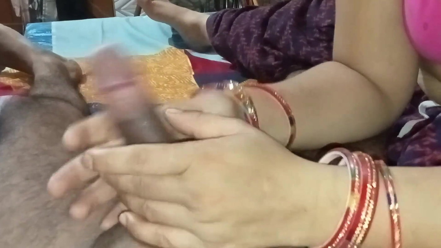 Wife ne achhe se lund chusa maza aa gya.