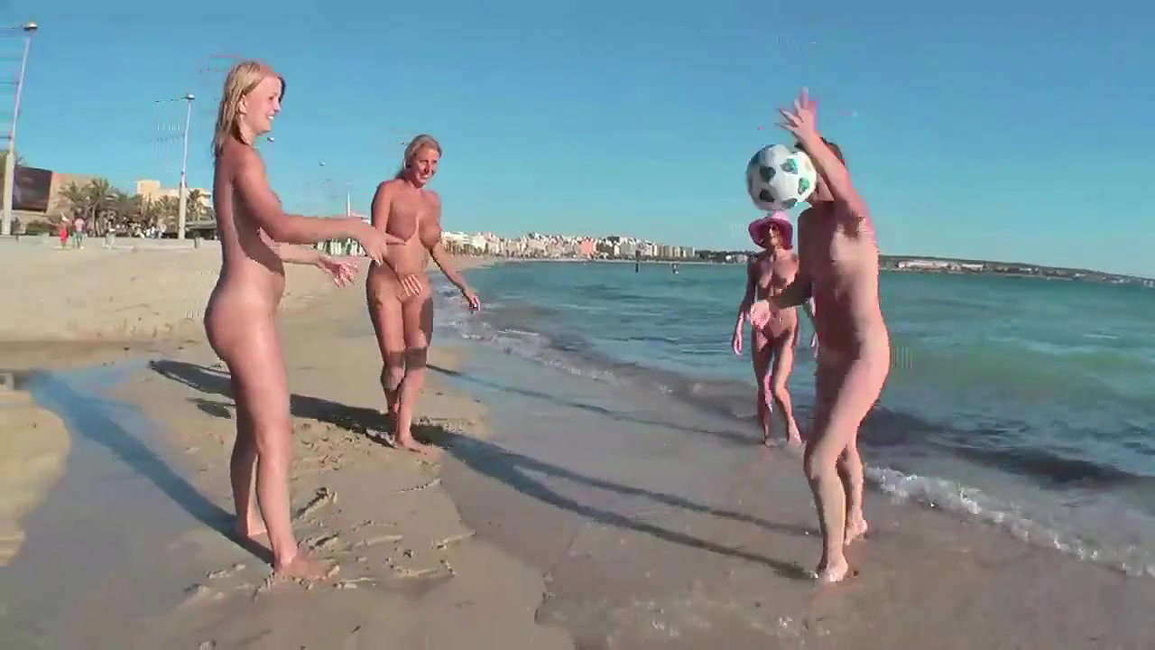 Am Beach will sie es tief in ihre Fotze_e2a531c3