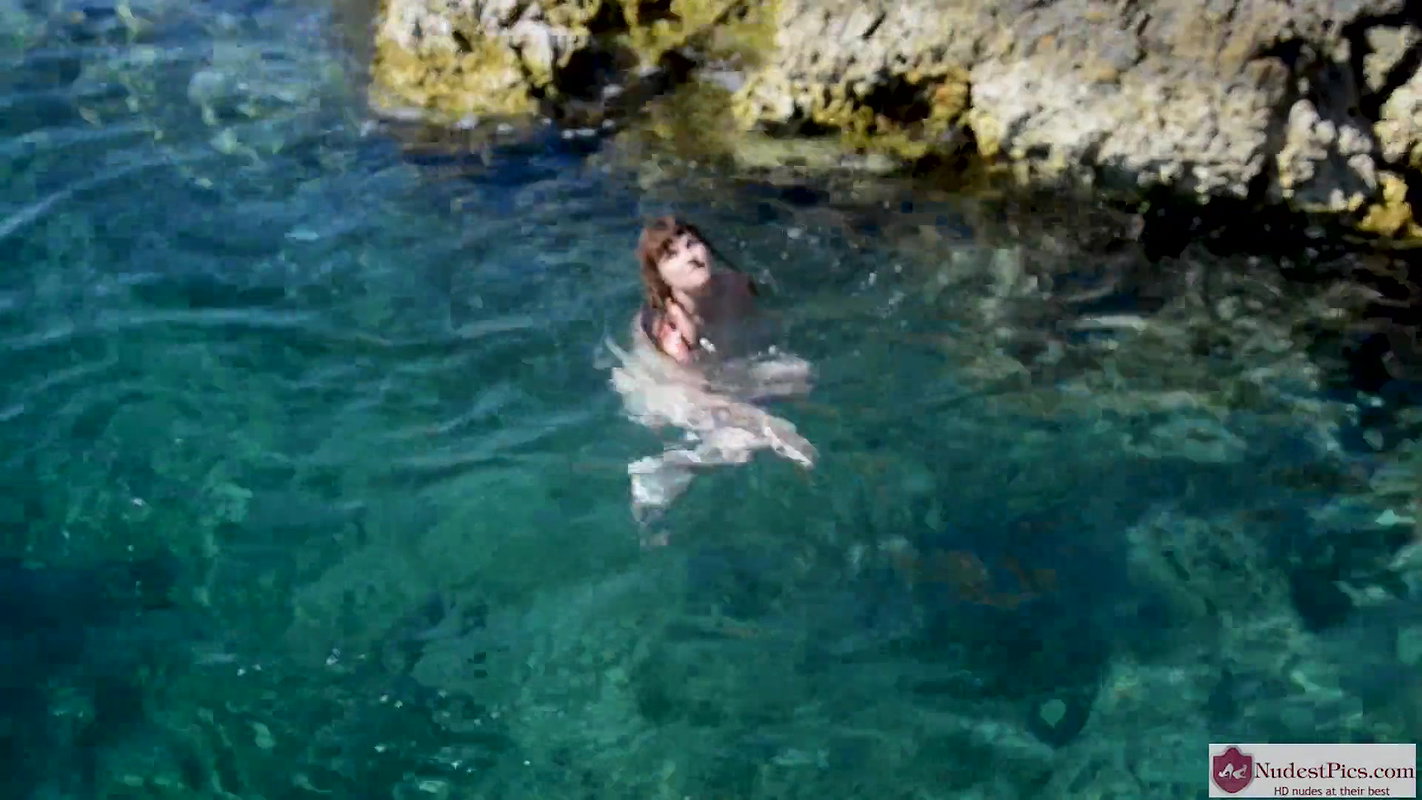 Amateur fucked in her pink bikini after the beach_508aab7f