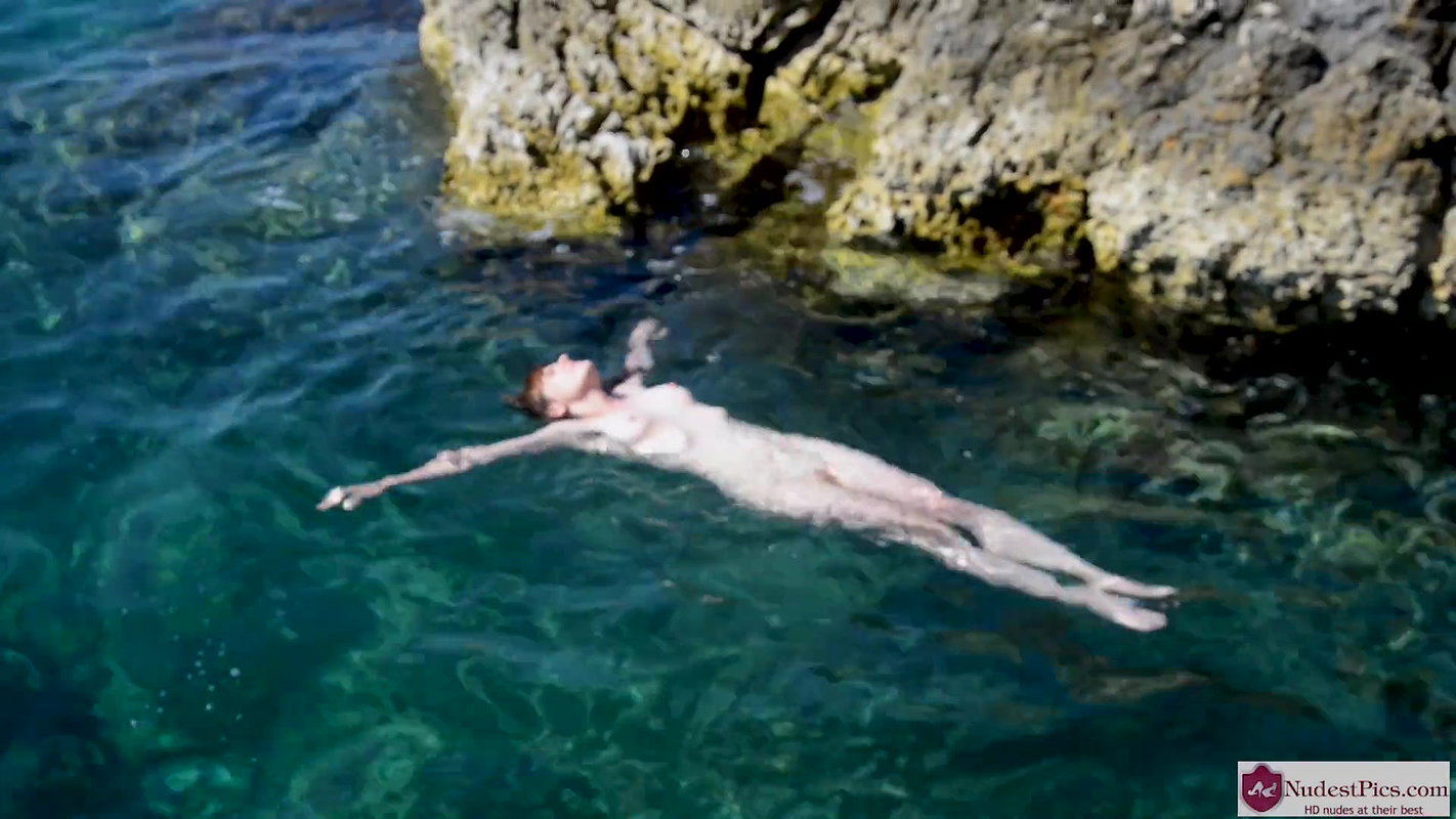 Amateur fucked in her pink bikini after the beach_508aab7f