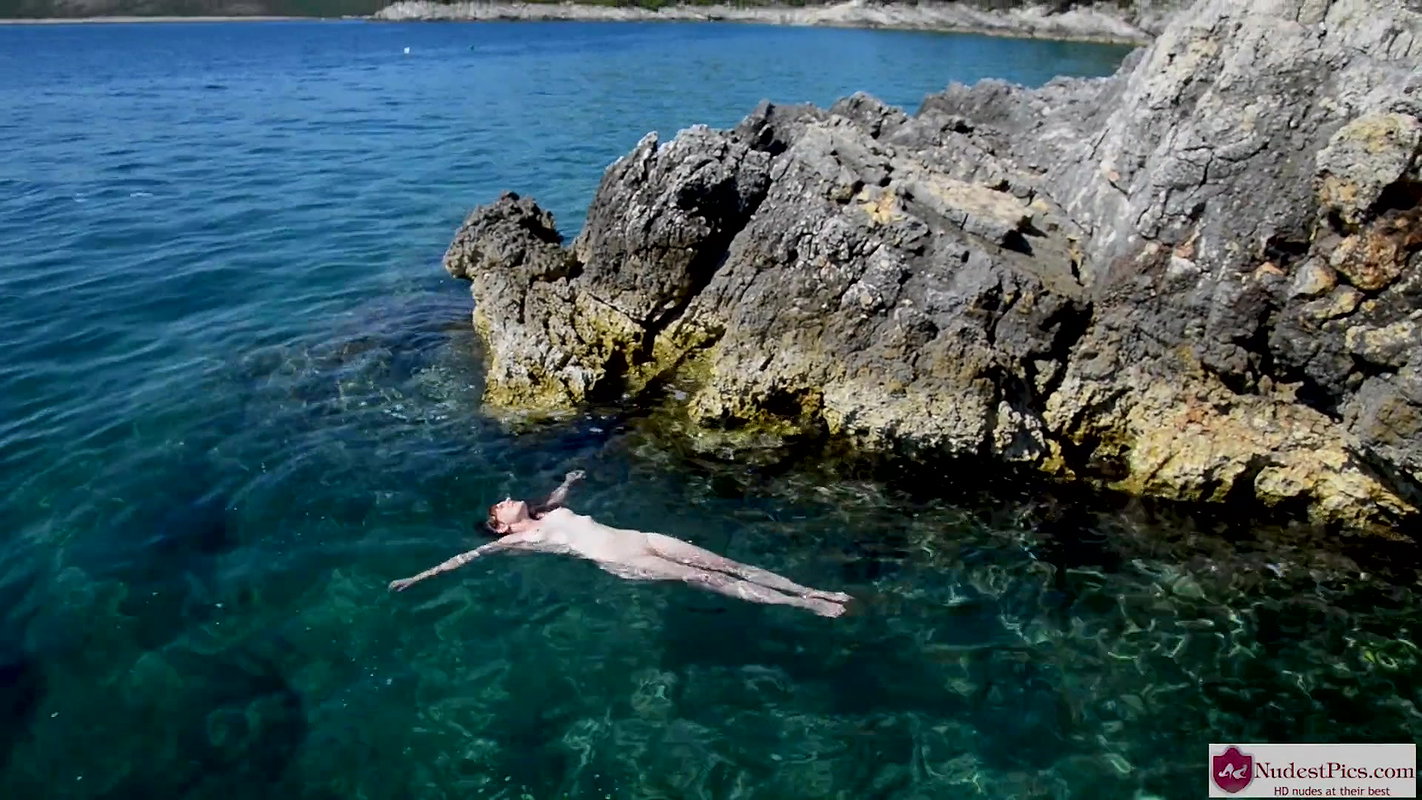 Amateur fucked in her pink bikini after the beach_508aab7f
