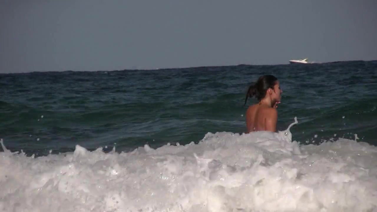 Amazing beach babes voyeur_06_52dd0779