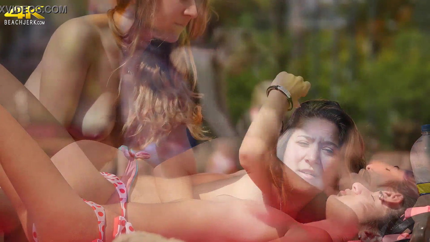 Beach striptease_319472eb
