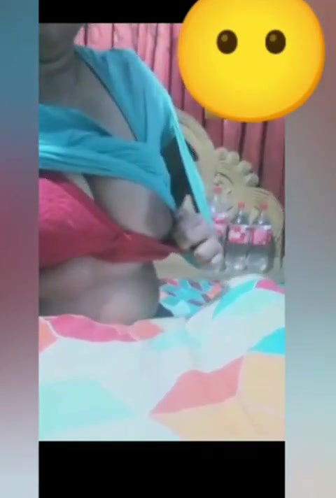 Sexy Desi Girl show her big boobs