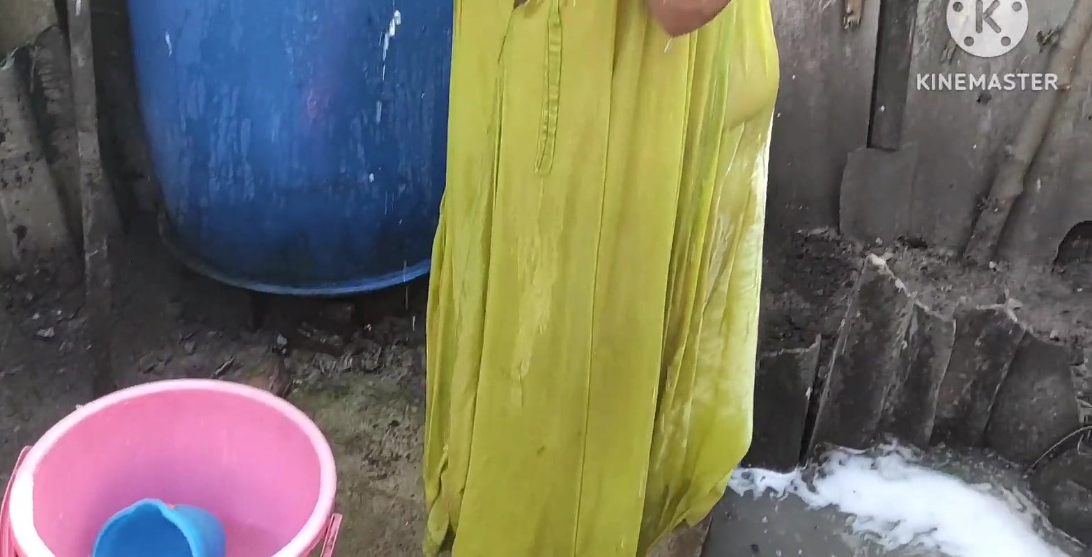 Anita ki hot look of bathing a.