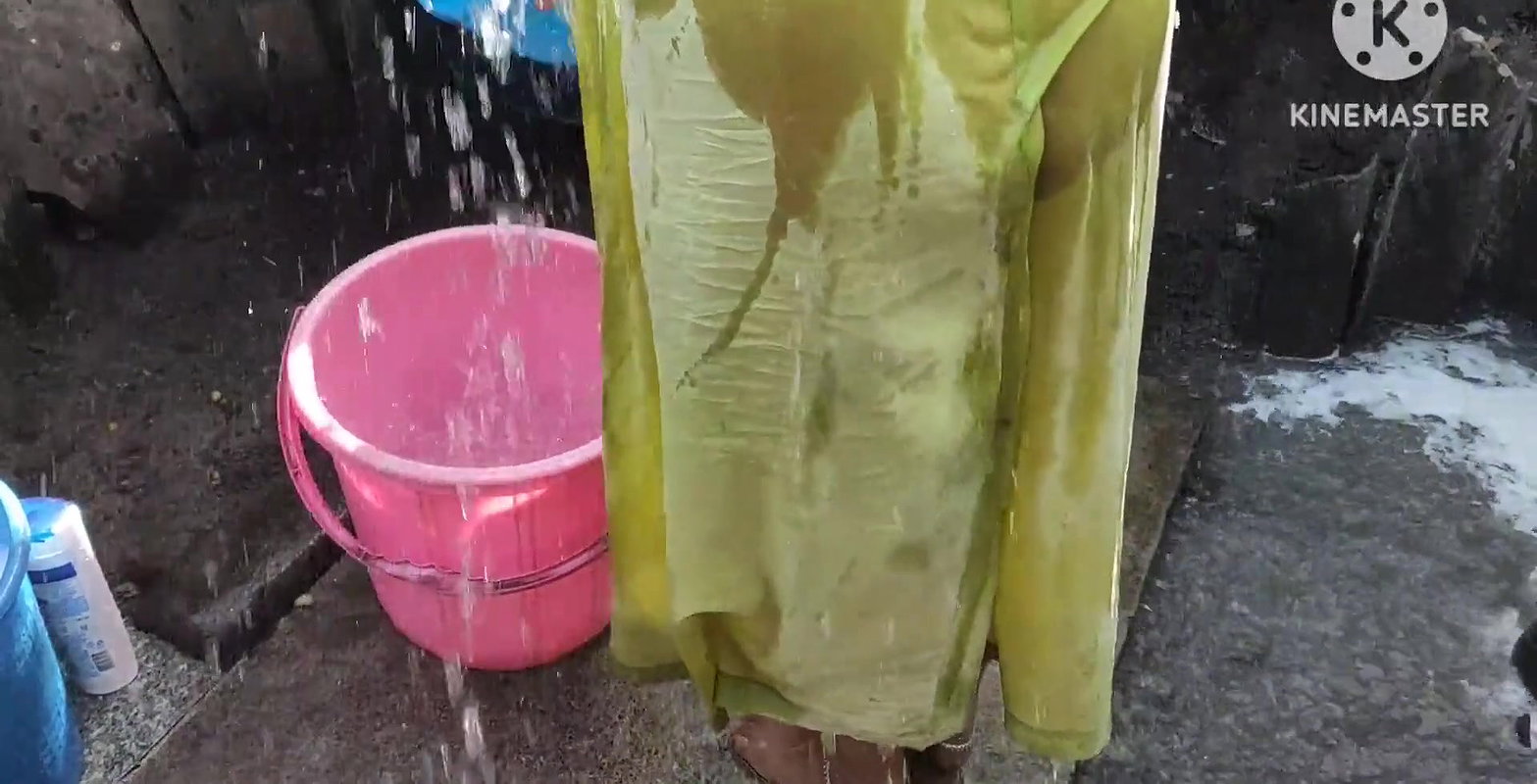 Anita ki hot look of bathing a.