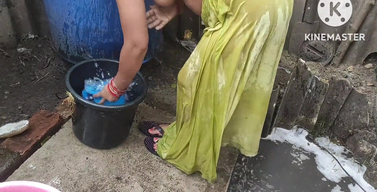 Anita yadav bathing outside of new look.