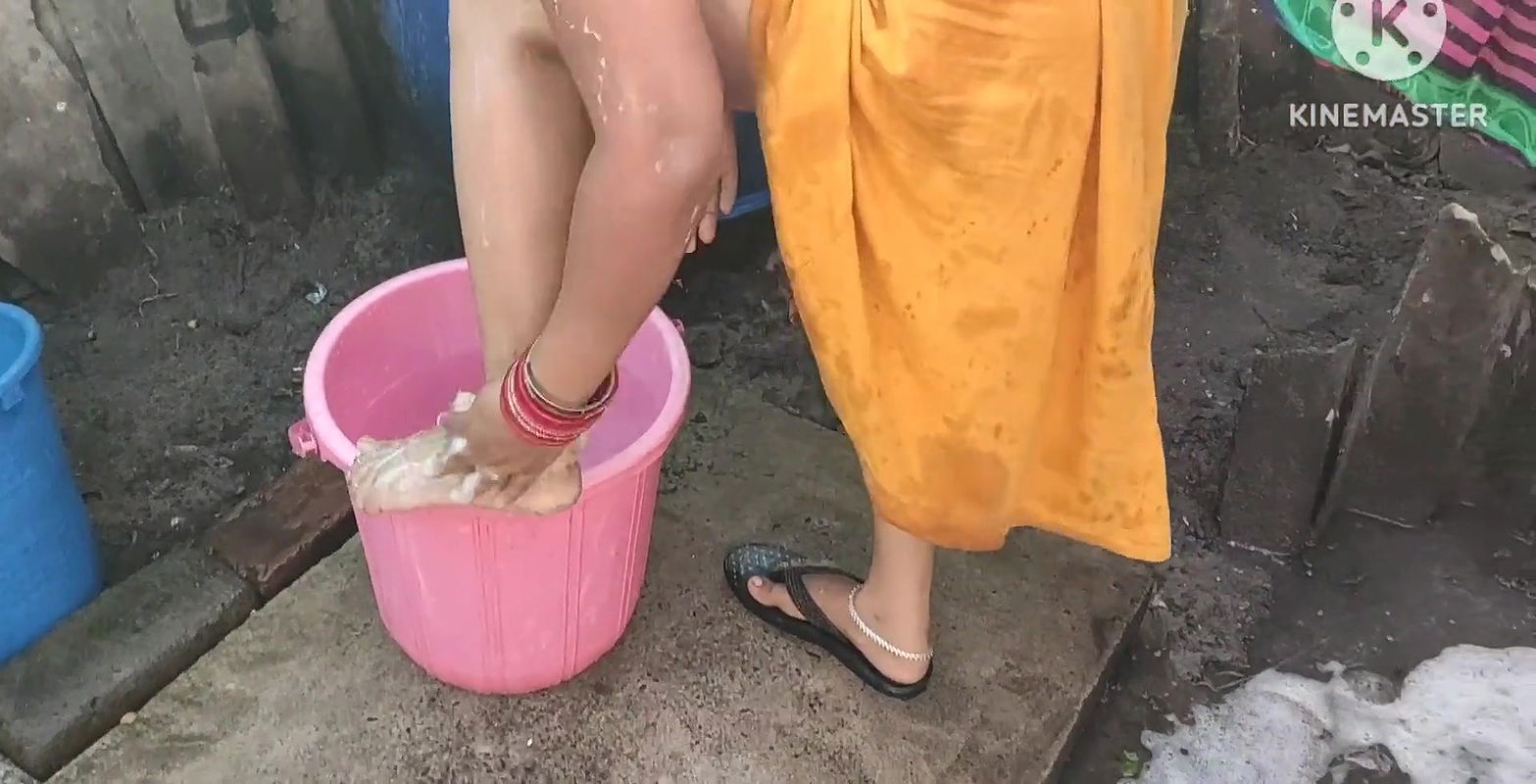 Anita yadav bathing outside with hot ass.