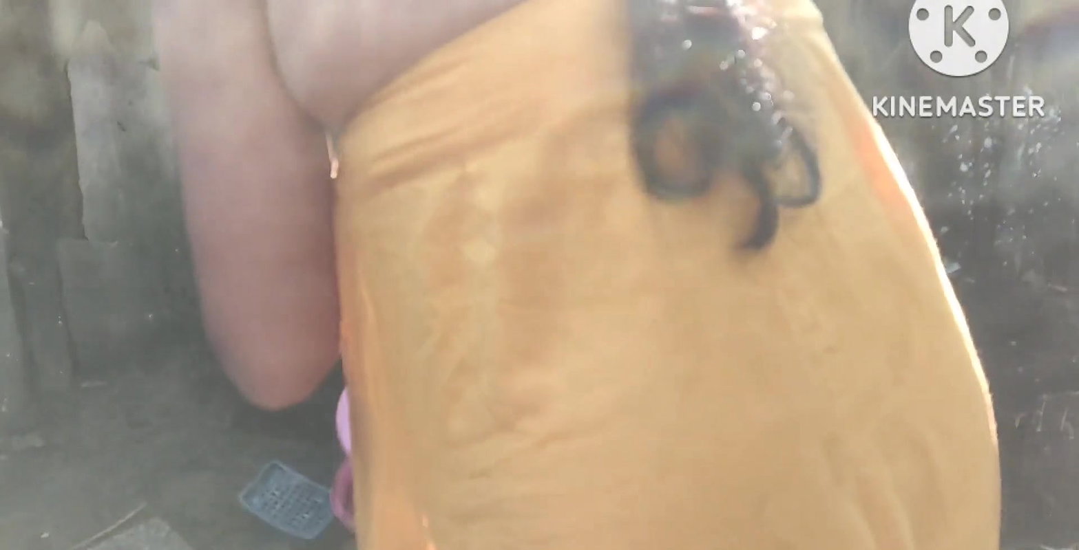 Anita yadav bathing outside with hot.