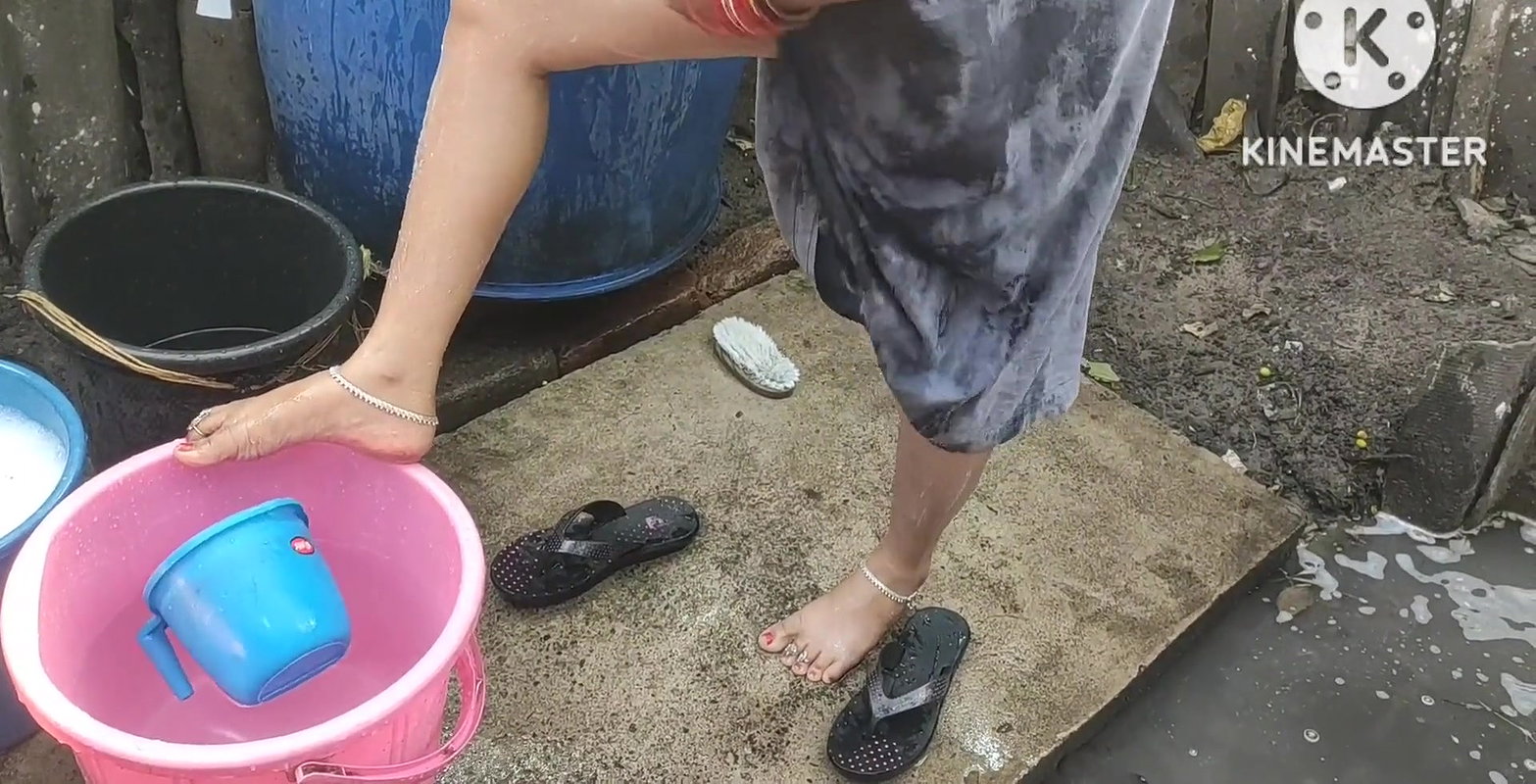 Anita yadav ki hot boobs Indian house wife.