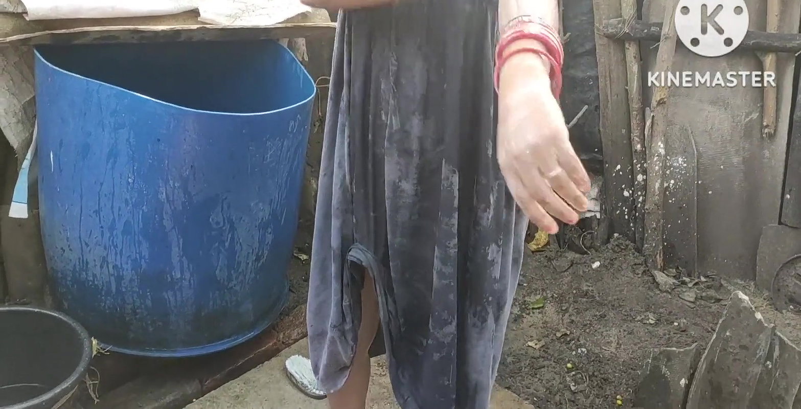 Anita yadav ki hot boobs Indian house wife.