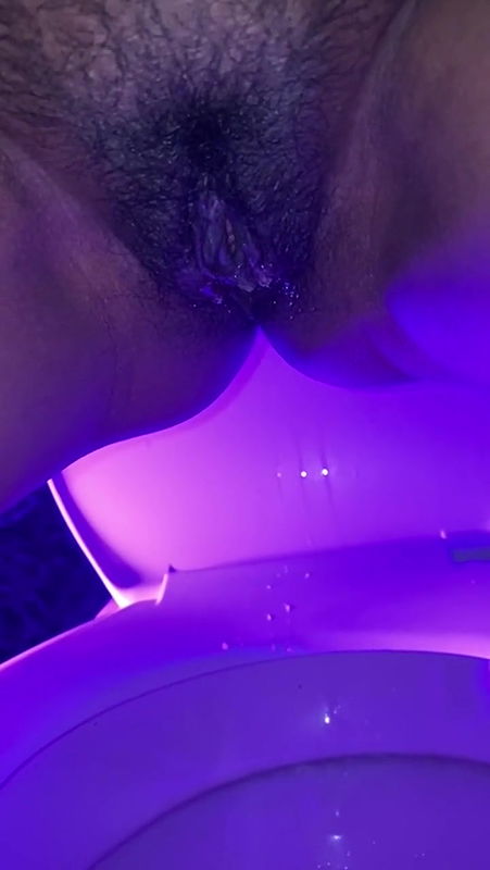 babe peeing in slow-mo – rainbow.