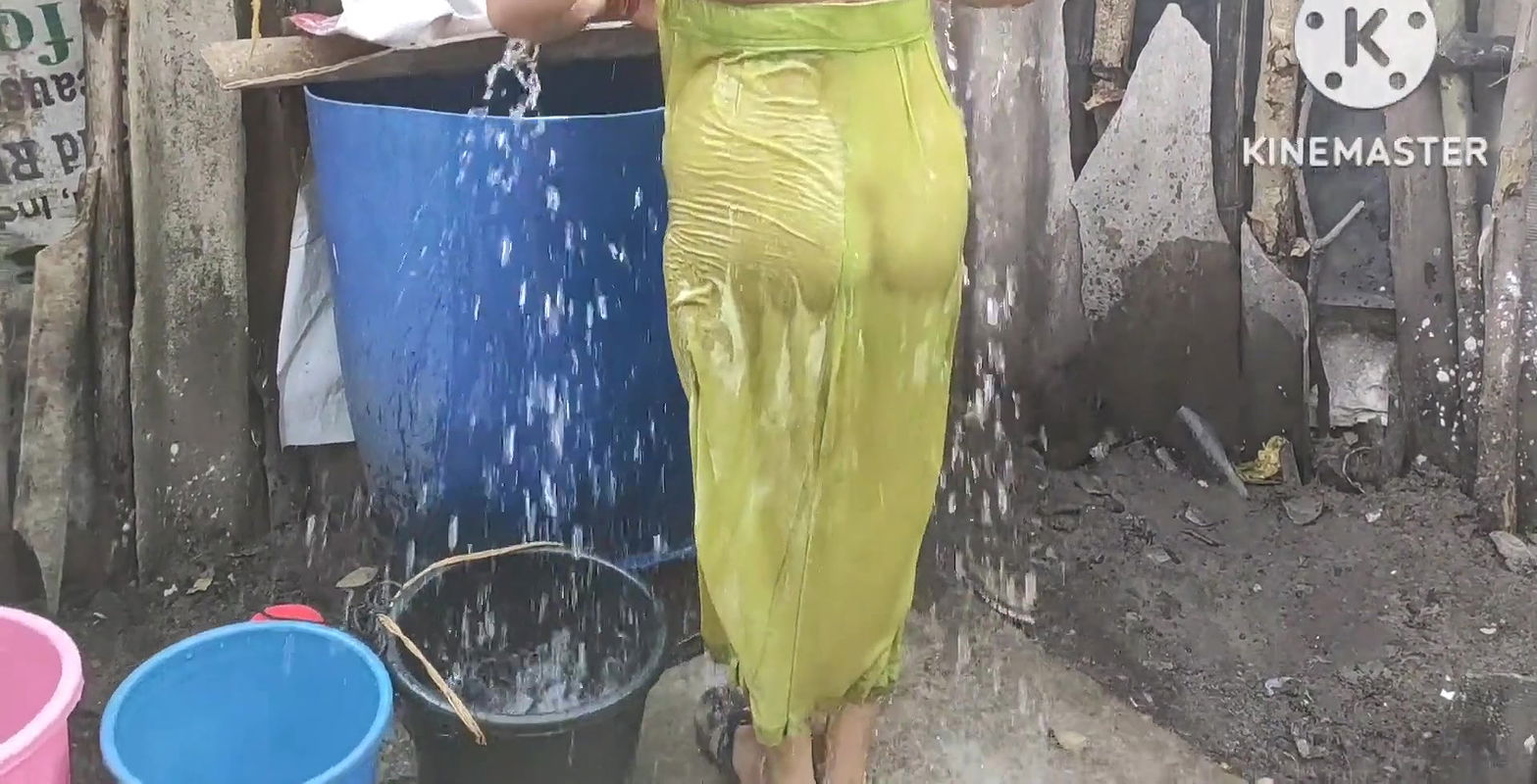 Bhabhi anita yadav ki hot bathing.