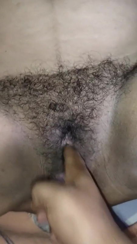 Bhabhi ki chut me ungli kiya.