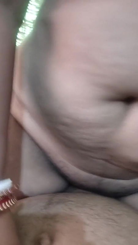 Bhabhi ko podoshi ne chut mara.