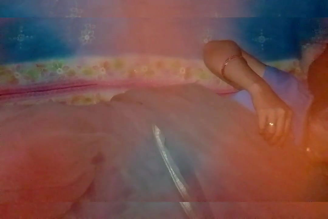 Bhabhi ko raat mein chudwaane ke liye manna liya aur paani nikaal diya.