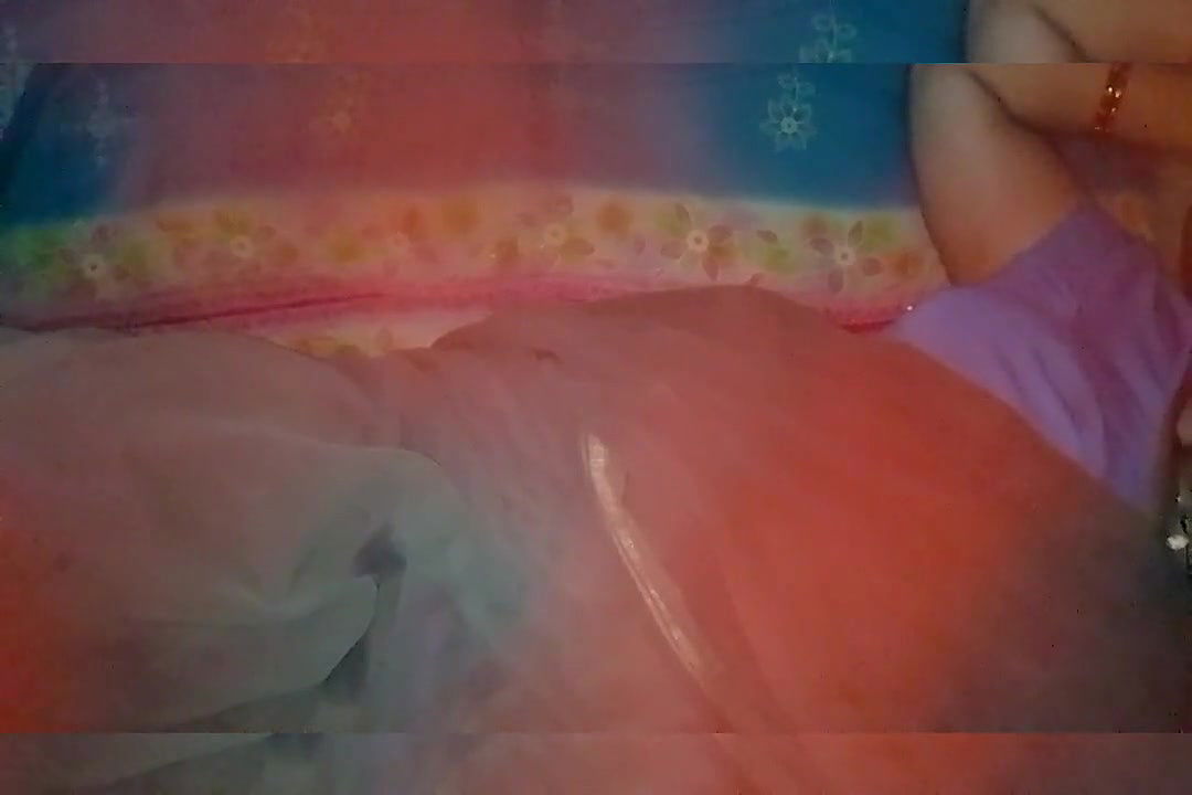 Bhabhi ko raat mein chudwaane ke liye manna liya aur paani nikaal diya.