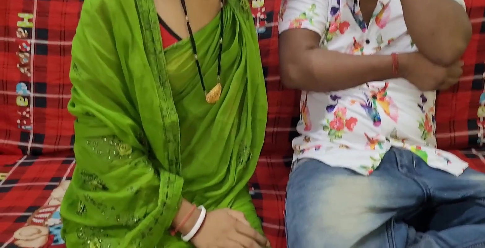 Bhabhi ko usake yaar ne phone karake apane ghar bulaya.