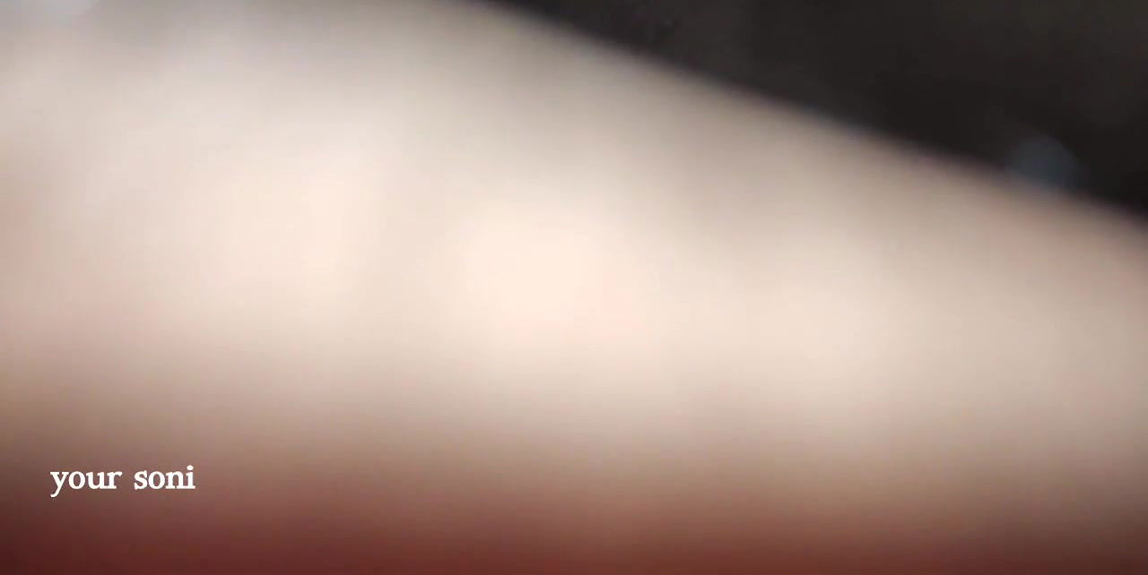 Bhai ne soi hui chhoti behen ko pichhe se pela.