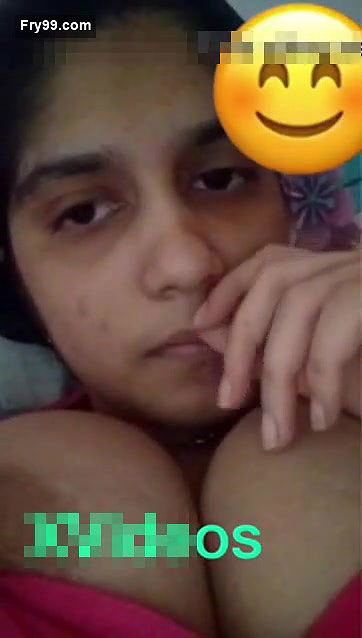 Sexy Desi Girl Showing Her Boobs and Pussy