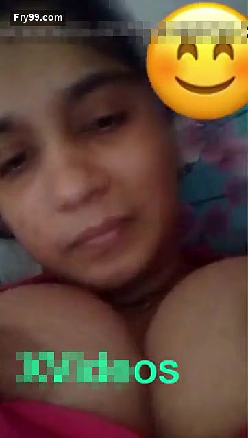 Sexy Desi Girl Showing Her Boobs and Pussy