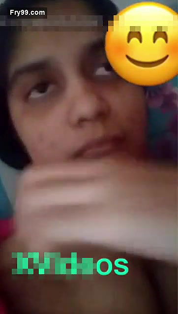 Sexy Desi Girl Showing Her Boobs and Pussy