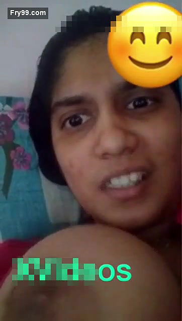 Sexy Desi Girl Showing Her Boobs and Pussy