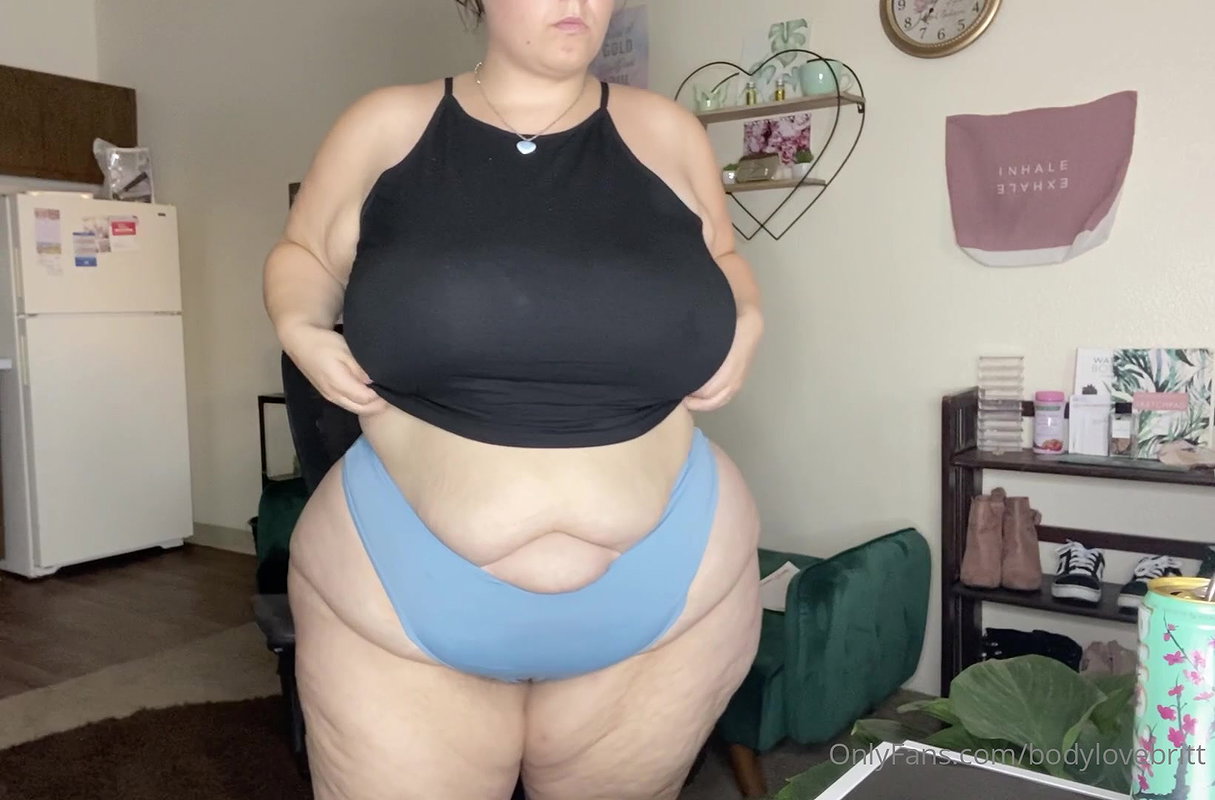 A Busty Blonde Bbw Takes On A Trainer And His Friend At The Same Time_a59aee81