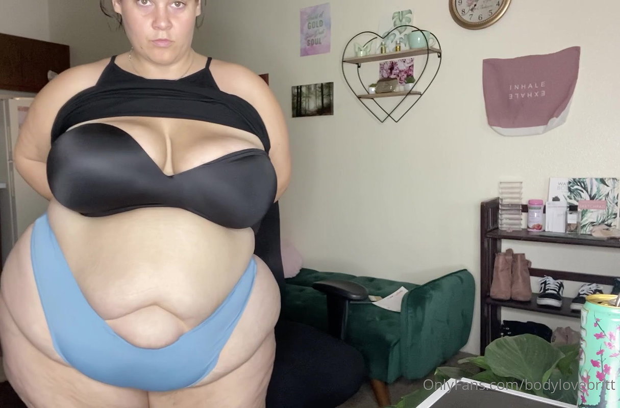 A Busty Blonde Bbw Takes On A Trainer And His Friend At The Same Time_a59aee81