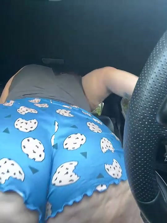 BBW Anal Play With Her Hair Brush_2d74fcdb