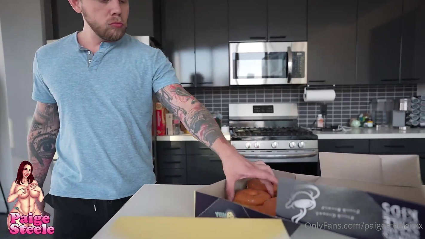 Bbw chubby amateur milf masturbates and squirts on roommates bed while hes not home_45d12b4d