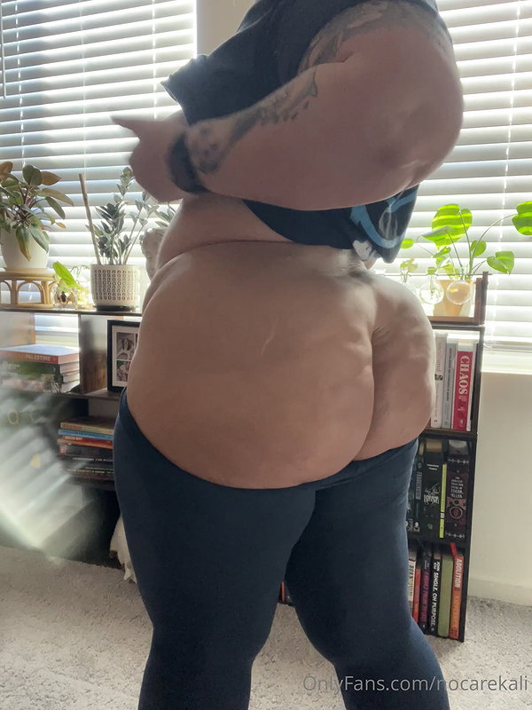 BBW Heidi deep throats a vibrator and fondles her big soft titties_cdc34376