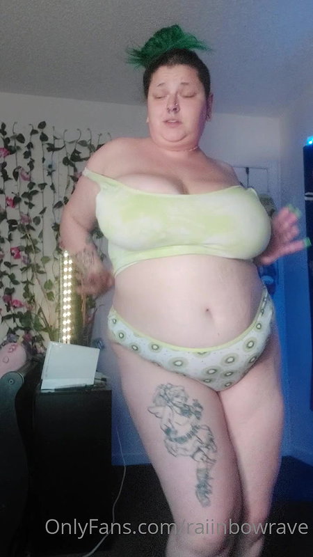BBW Minnie Mayhem Has Her Massive White Booty Pounded_ac20fee5