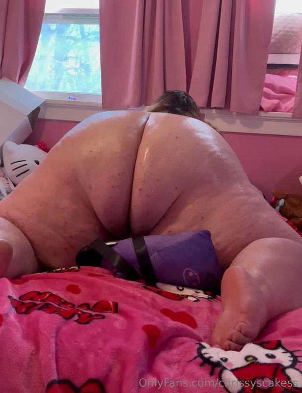 BBW playing with vibrator dildo feet ass tit shots_3074d6b7