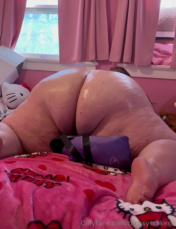 BBW playing with vibrator dildo feet ass tit shots_3074d6b7