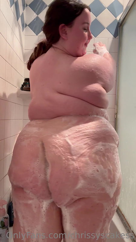 BBW sits on me after taking her photos-crisporn6_6a2e612d